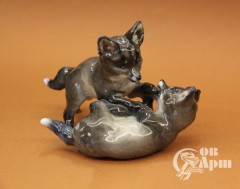 Скульптура "Играющие лисицы"